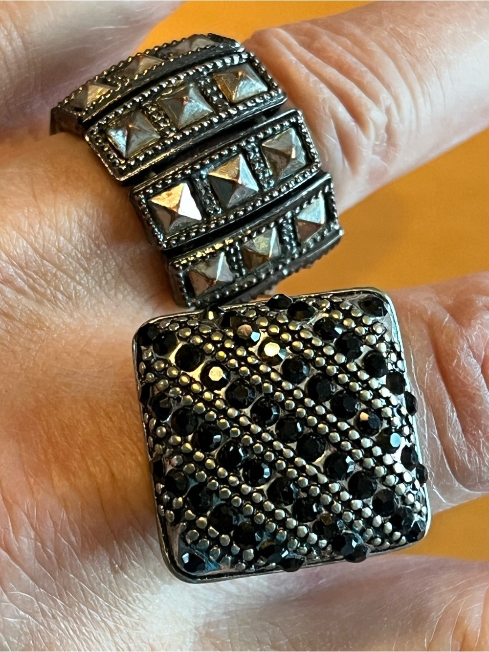 Two (2) Silver-Tone Stretch Rings - Picture 6 of 7
